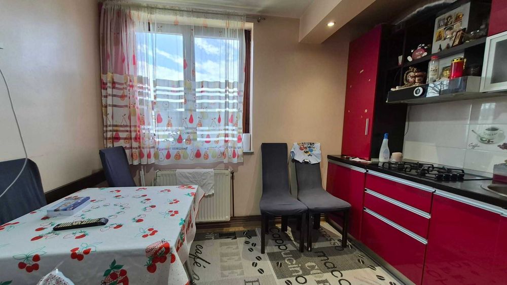 Apartament 3 camere decomandat, central – Onești | 59 mp | Parcare inclusă