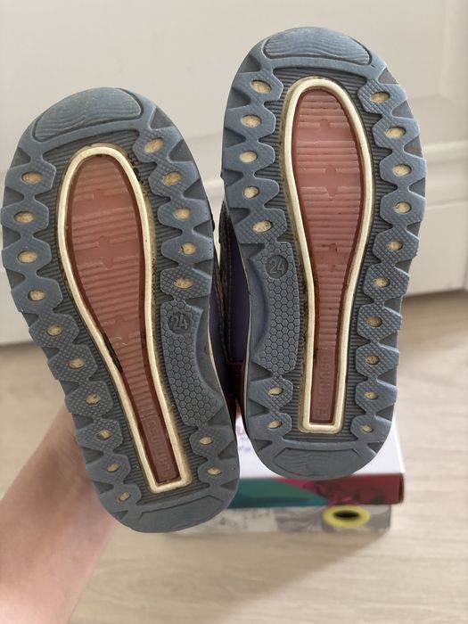 Продам обувь для девочки