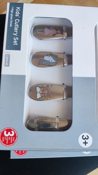 Детски прибори за хранене