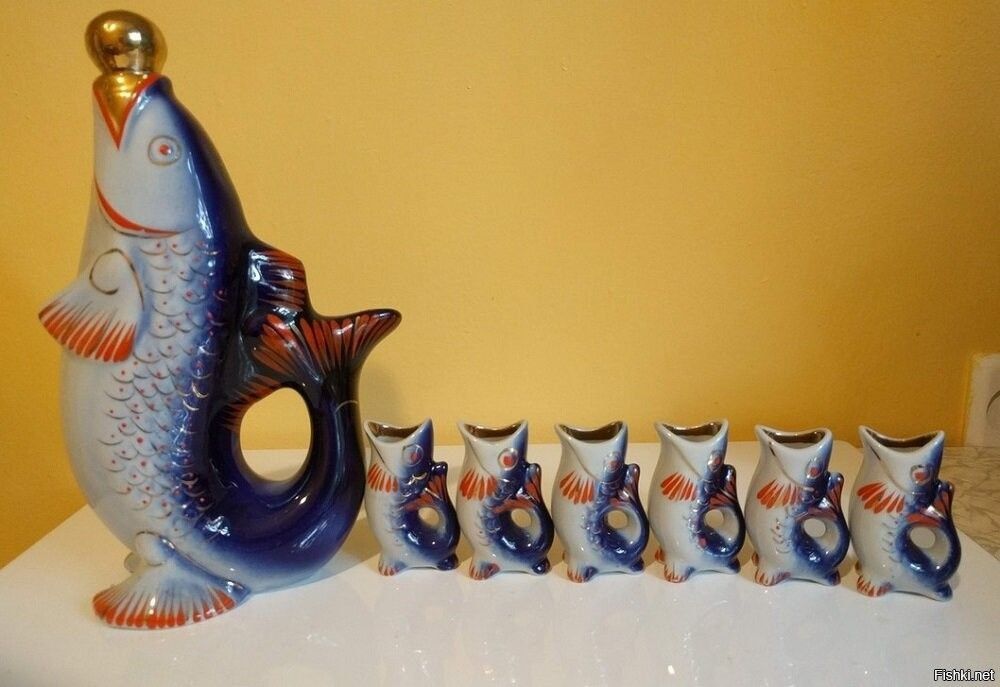 Антикварный фарфоровый набор.