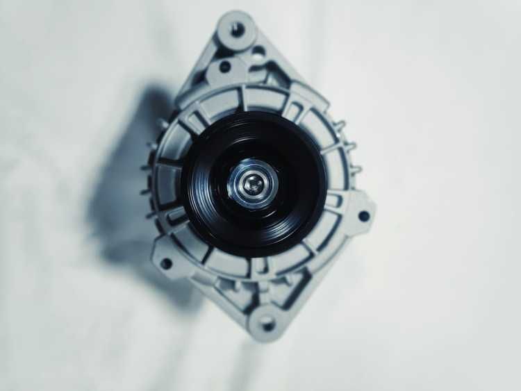 Генератор новый на Toyota 1GR