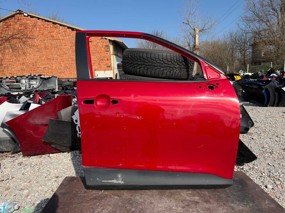 Врата Toyota Yaris Cross 2020 год,-