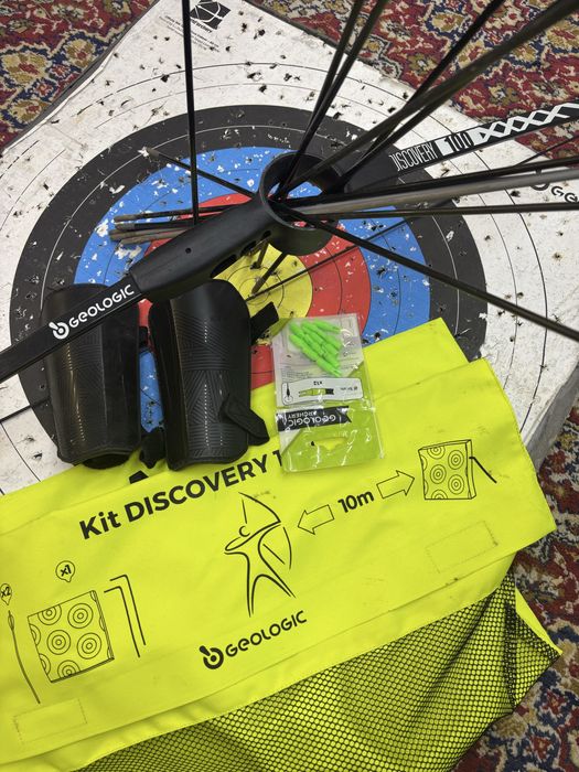 лък за стрелба с 12 бр стрели.