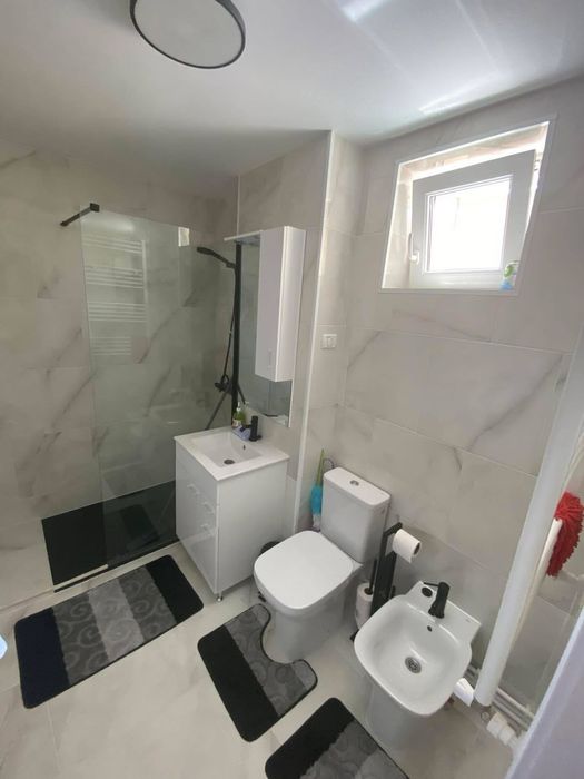 Apartament 4 camere de inchiriat la 1 minunt de universitate