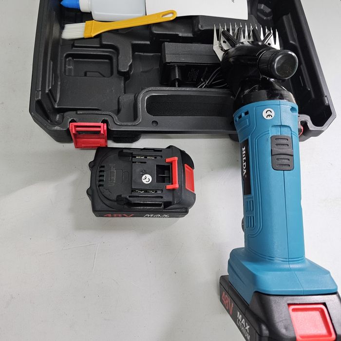 Акумулаторна машина за стригане на овце и животни 48V с 2 батерии