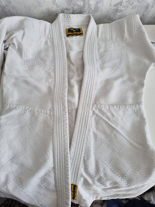 Продам форма для дзюдо белого цвета