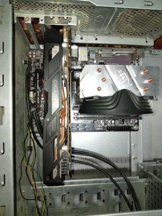 B150 D3VX-SI Plata + Videokarta RX 570 4gb