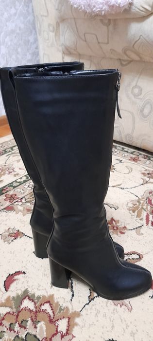 Продам зимние сапоги.