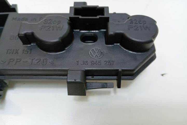 Soclu  Stop Stanga  1J6945257 Volkswagen VW Golf a 4-a generatie