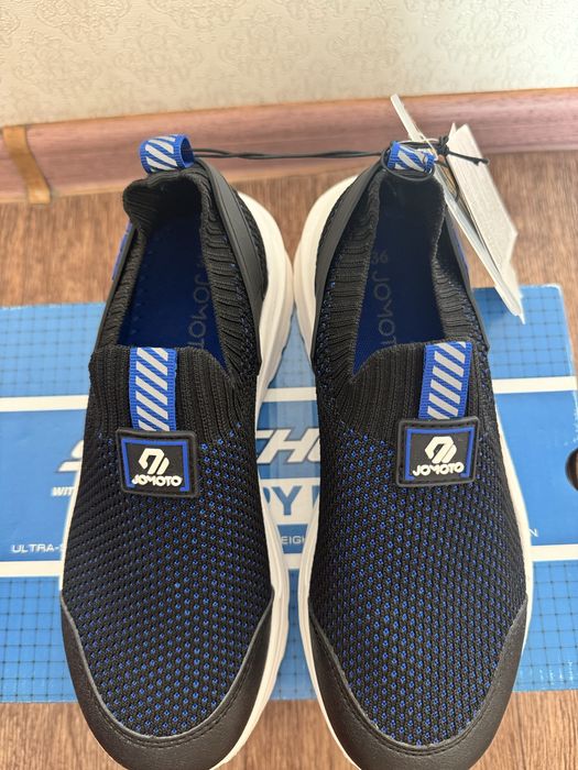 Продам  кроссовки