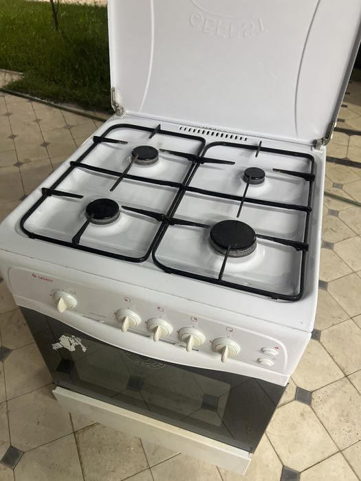 Продам газовую плиту Gefest