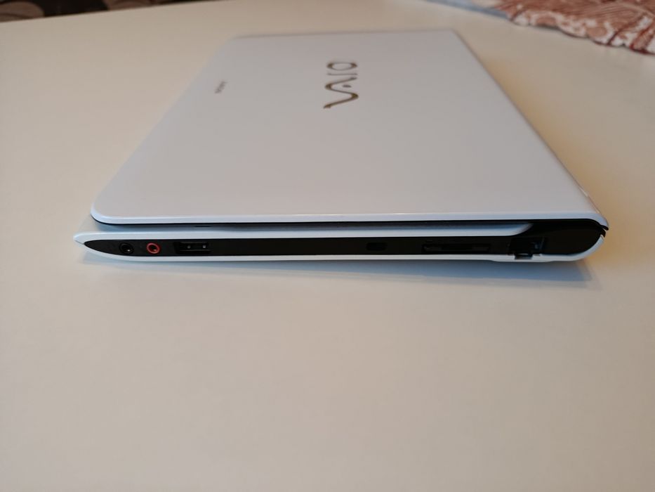 Продава се: Компактен Sony VAIO SVE11135CCW – Напълно подготвен за работа и пътуване!