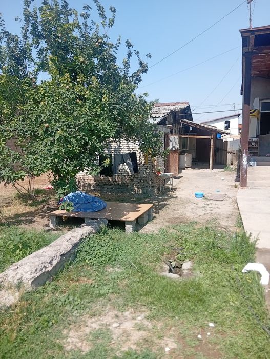 3xona uy sotiladi xamma narsasi bor suv svet gaz