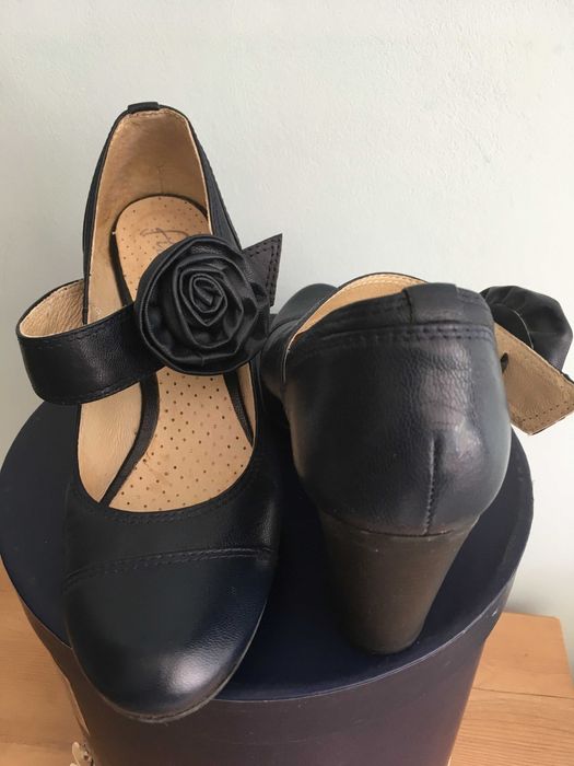 Дамски кожени обувки