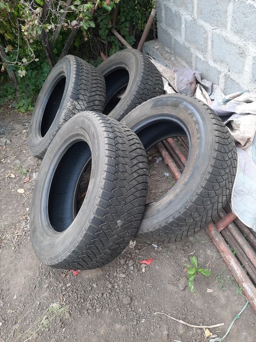 Шины зимние липучки Maxxis.