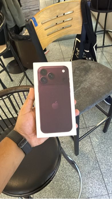 В продаже 18 про (18 pro) оригинал
