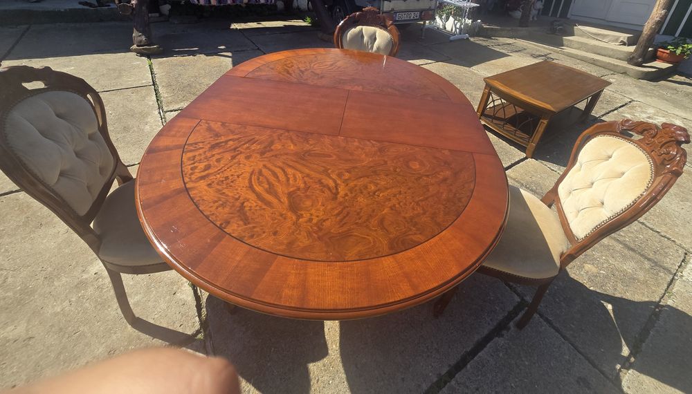 Vând masă  cu 3 scaune