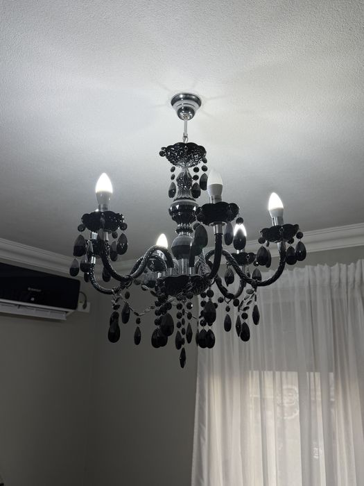 Candelabru negru elegant