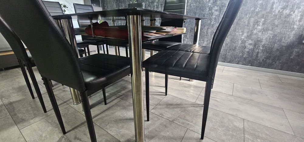 Стъклени маси за хол трапезария