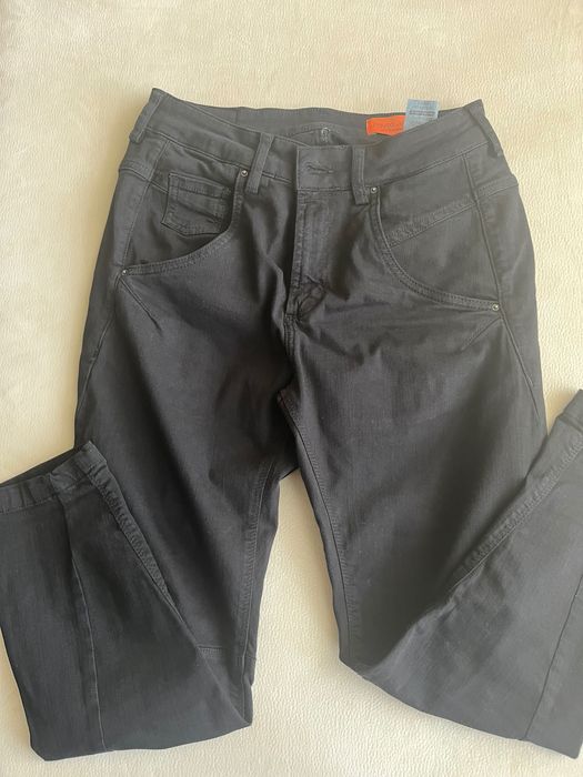 Нови дънки на марката Pause