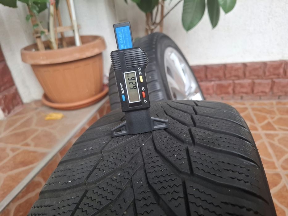 Set 4 Jante Aliaj VW Golf 7 R-Line Dijon R17 + Anvelope Iarnă Nexen 225/45 R17 DOT 2022 (Profil 6.5-7mm)