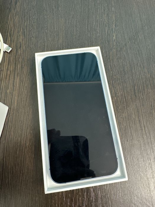 Продам Айфон 13 256 гиг