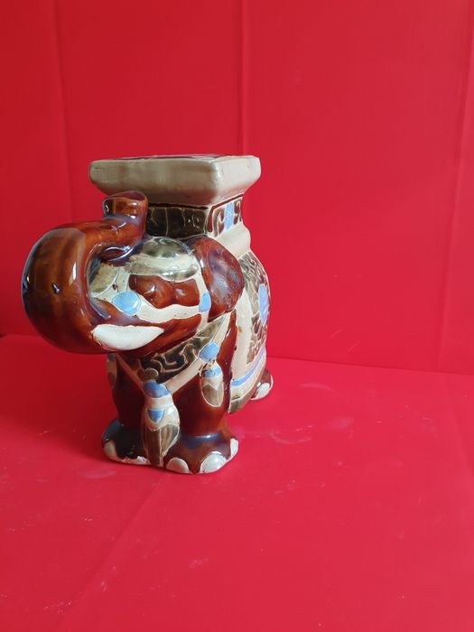 Порцеланов слон кашпа