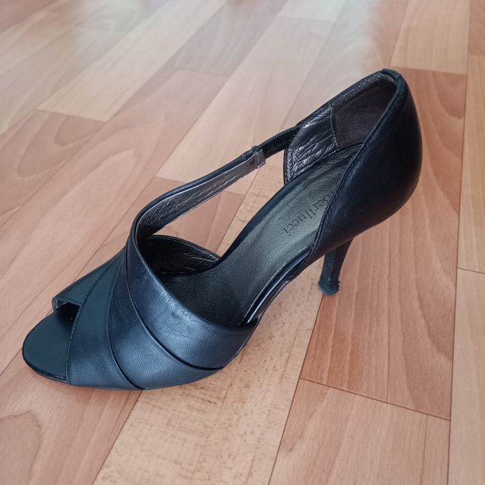 Туфли кожанные , черные.