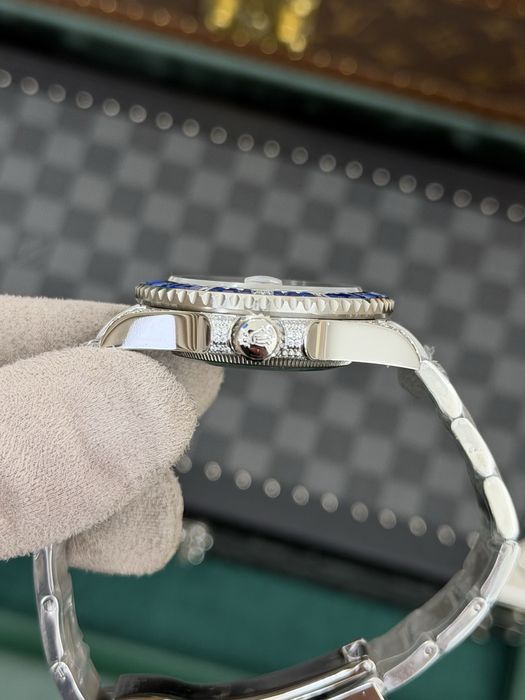 Rolex Submariner Date 40mm Blue Dial – Sapphire Diamond Bezel