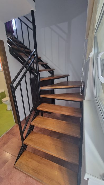 Închiriez apartament 2 camere în curte comună