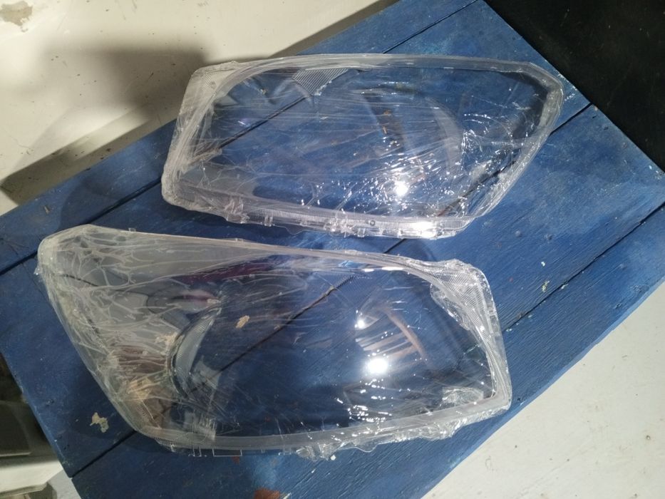 Стекла на фары Toyota rav 4 новые