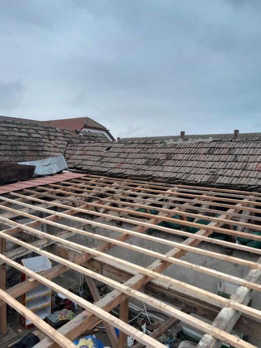 Executam acoperișuri și reparații de urgenta