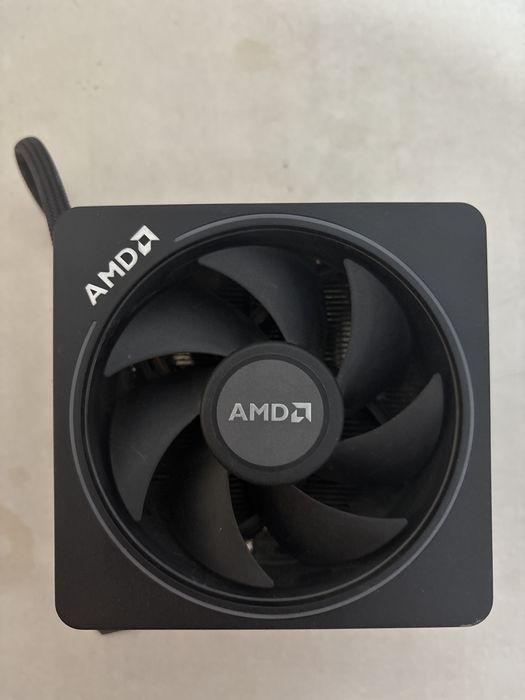 Боксовый куллер AMD Wraith prism