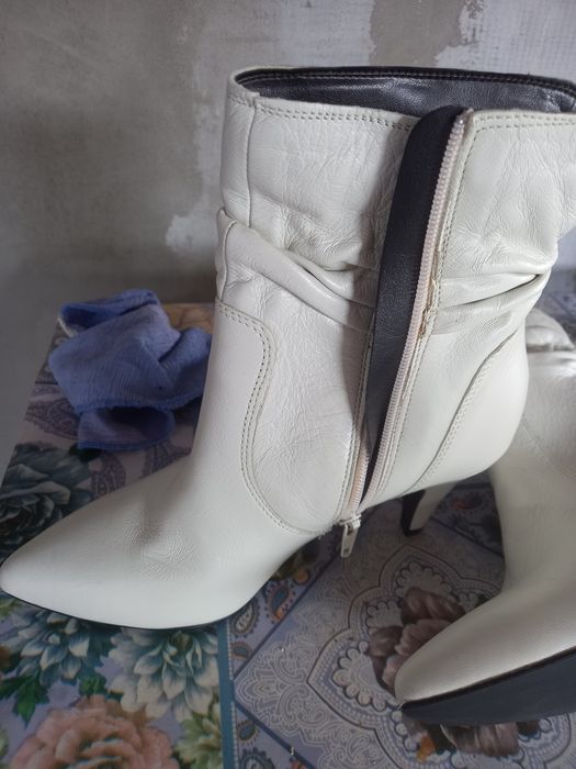 Vand botine albe