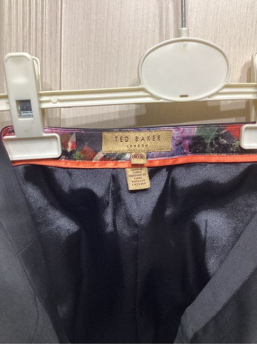 Брюки на стройную девушку, бренд Тэд бэйкер, размер 0