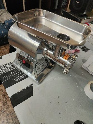 Masina de Tocat Carne Industriala 300kg / ora Full Inox Tocator