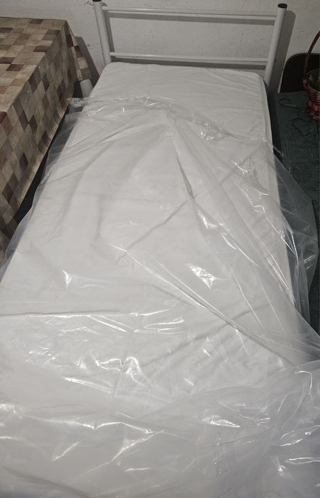 Бяло,метално легло 90х200+ матрак