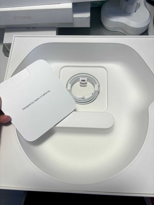 Продам AirPods Max