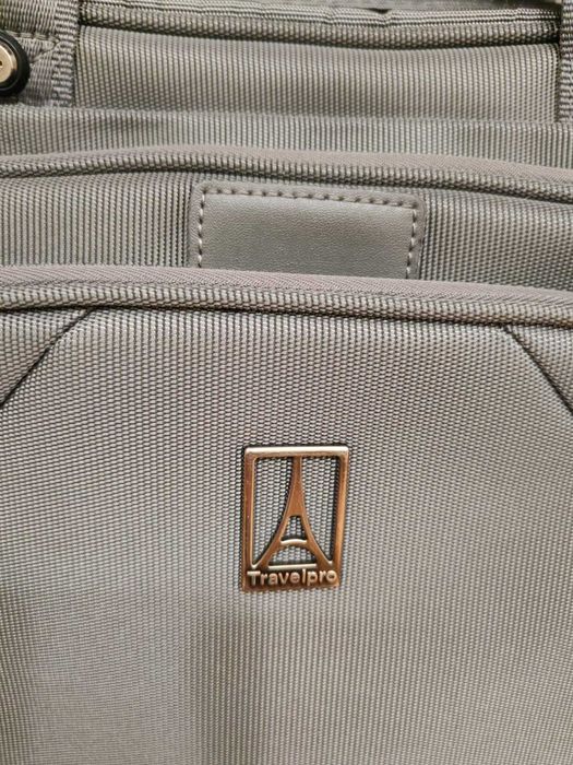 Geanta laptop (41 x 31 cm) si documente Travelpro 800 lei la magazin!