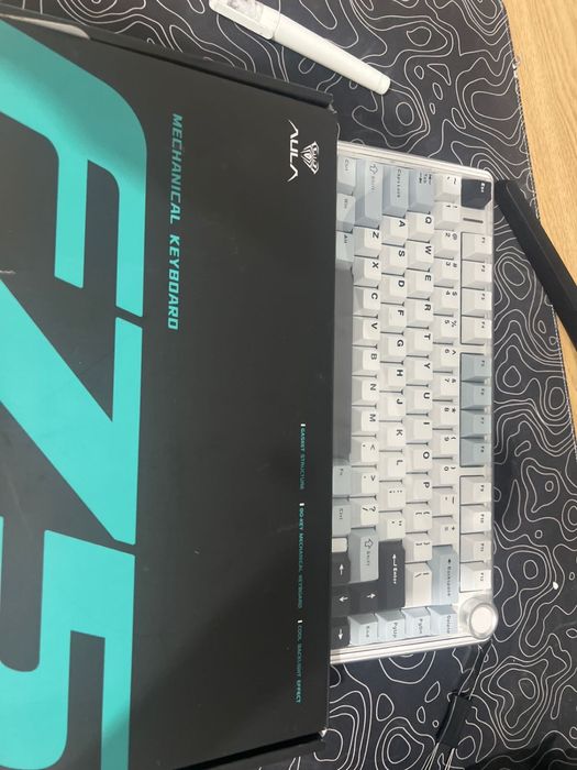 Продается клавиятура aula f75