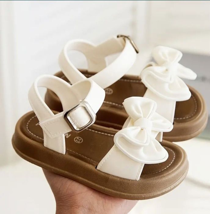 Детская обувь на 2,3 года.