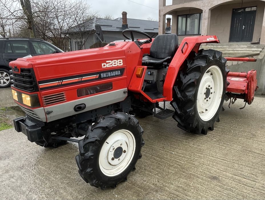 Tractor japonez Shibaura D288 4x4 freza de sol