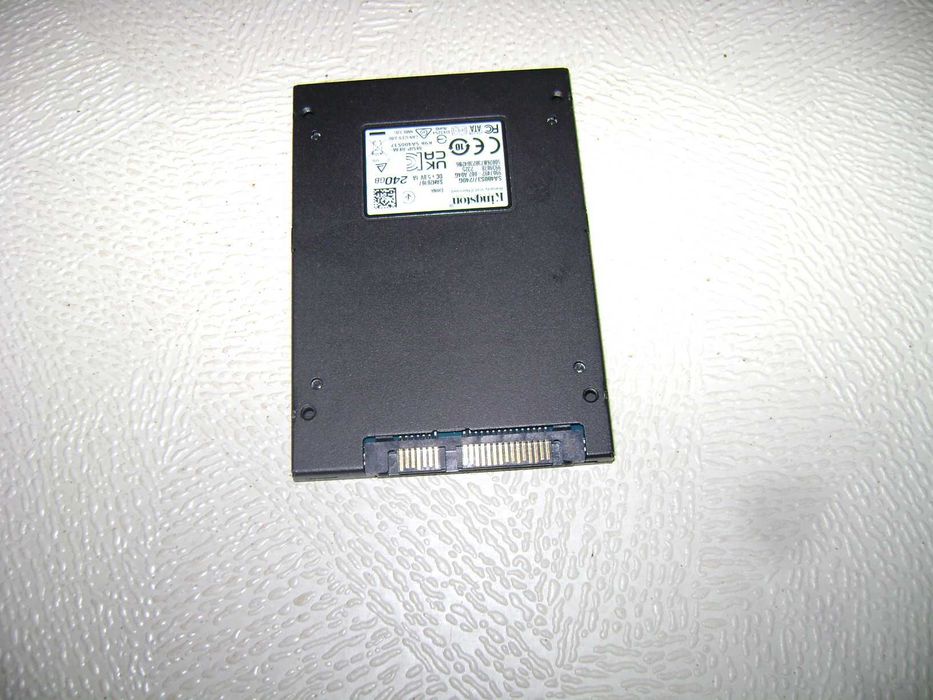 Хард диск за лаптоп 240 GB SSD почти нов, на 2 часа работа