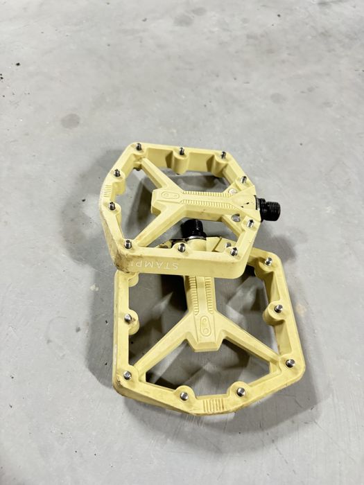 КАТО НОВИ! Crankbrothers Stamp 1 Пясък 1 МЕСЕЦ КАРАНЕ!