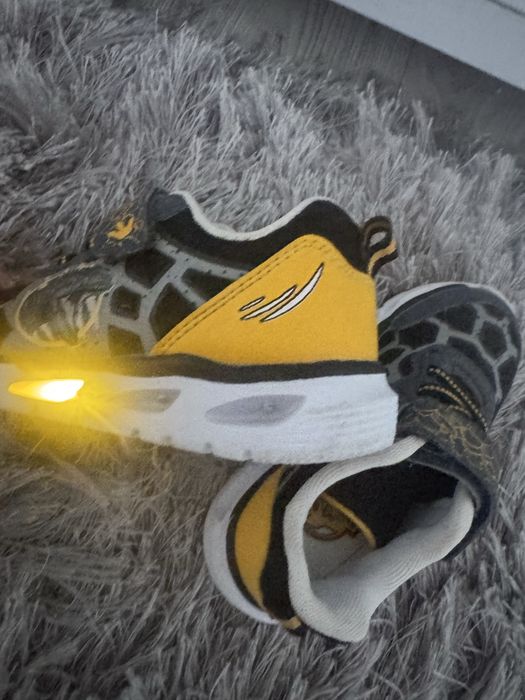 Adidasi cu luminite 26