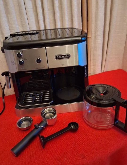 Espressor/cafetieră De'Longhi.