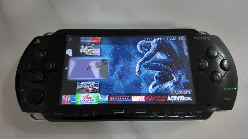 Sony PSP с игри + калъф + зарядно, готово за игра