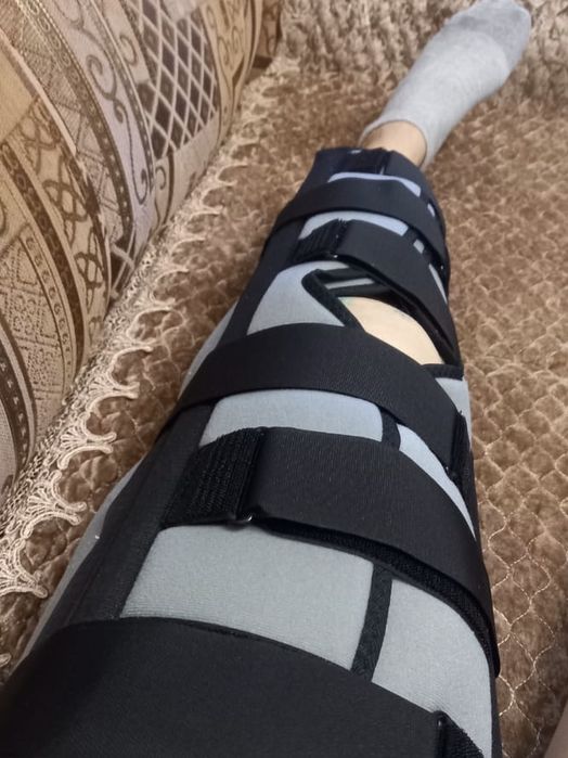 Тутор на ногу / ортез (коленный сустав)