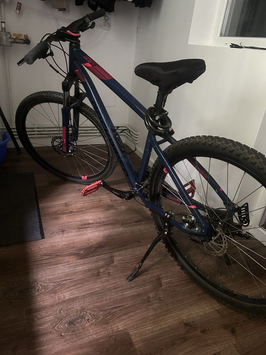 Vând bicicletă Rockrider ST 520, roți 27.5”, aflată în stare estetică și tehnică foarte bună. Bicicleta a fost întreținută și funcționează impecabil