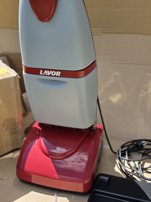 Masina pentru spalat si aspirat pardoseli CRYSTAL CLEAN Lavor